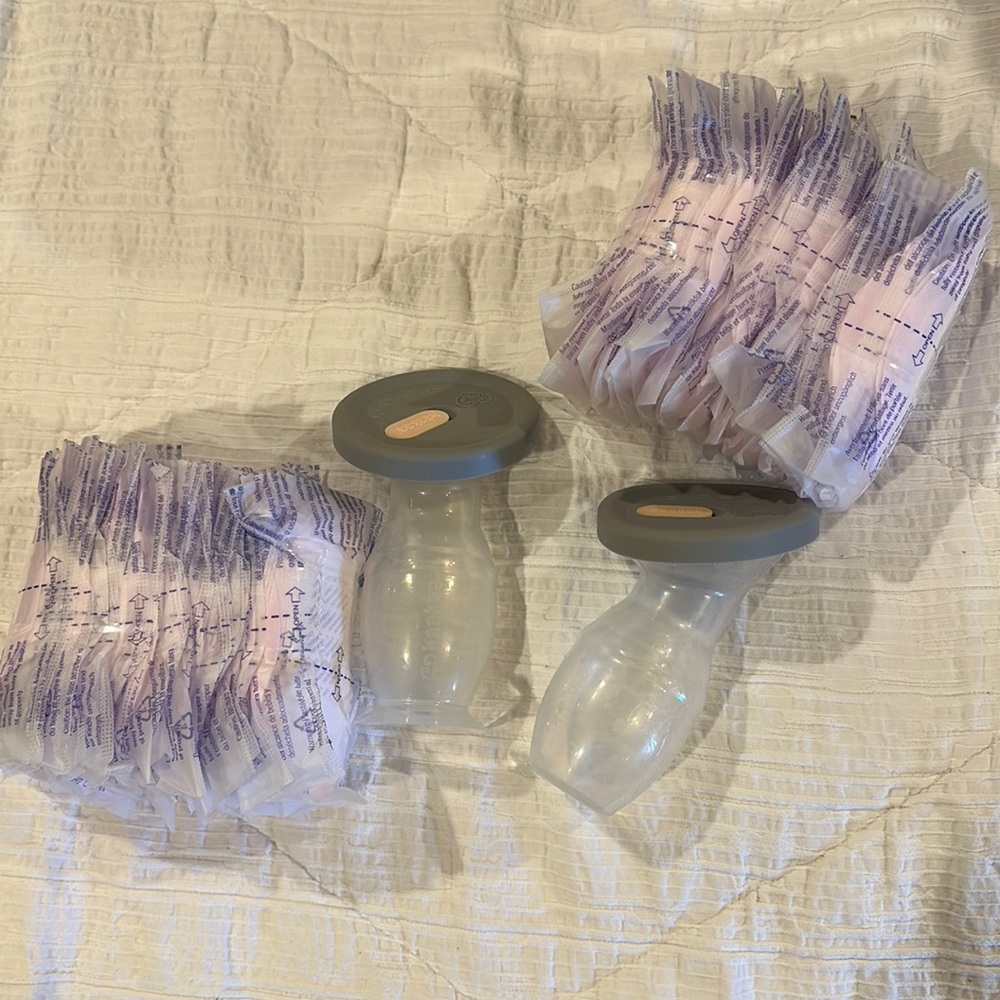 HAAKAA SILICONE BREAST PUMP & CAP (2)